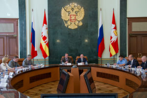Председатель наблюдательного совета государственной корпорации — Фонда содействия реформированию ЖКХ Сергей Степашин и первый заместитель генерального директора Фонда ЖКХ Владимир Талалыкин посетили с рабочим визитом Челябинскую область