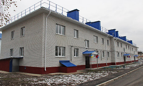 В поселке Пальцо Брянской области 28 семей получили ключи от новых квартир в рамках реализации программы по переселению граждан из аварийного жилья