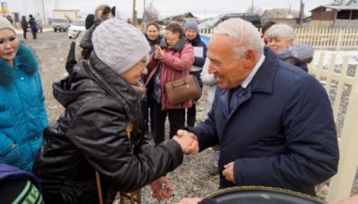 В Магаданской области 9 семей получили ключи от новых квартир в рамках реализации программы по переселению граждан из аварийного жилищного фонда