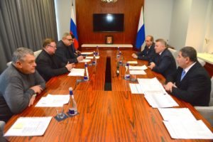 Председатель наблюдательного совета Фонда содействия реформированию ЖКХ Сергей Степашин и генеральный директор Фонда ЖКХ Константин Цицин провели рабочую встречу с губернатором Хабаровского края Вячеславом Шпортом и губернатором Еврейской автономной облас