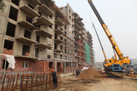 В городе Иркутске в рамках национального проекта «Жилье и городская среда» завершается строительство многоквартирных домов, в которые из аварийного жилищного фонда переедут 135 семей
