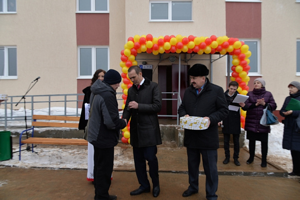 В городе Чебоксары Чувашской Республики 30 семей получили ключи от новых квартир в рамках реализации программы по переселению граждан из аварийного жилищного фонда