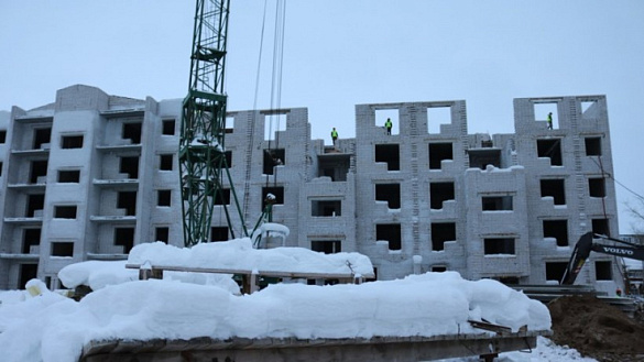 В городе Новодвинске Архангельской области ведется строительство многоквартирного дома, в который из аварийного жилья переедут 248 человек