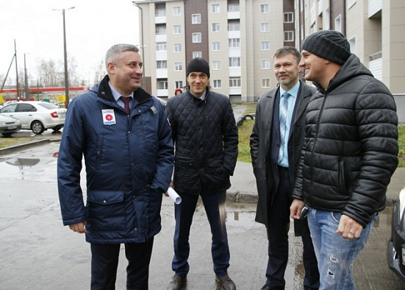 Глава города Северодвинска Архангельской области Игорь Скубенко осмотрел новый дом, построенный для переселения граждан из аварийного жилищного фонда