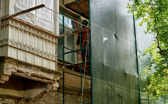 В городе федерального значения Севастополе в рамках реализации программы капитального ремонта проводятся ремонтные работы в домах - объектах культурного наследия