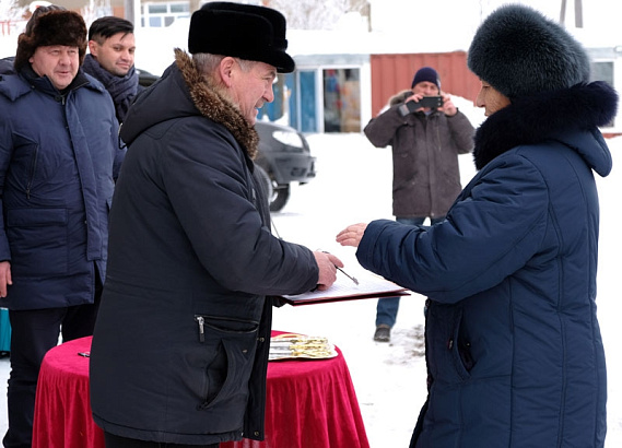 В Усть-Камчатском районе Камчатского края 12 семей, ранее проживавших в аварийном жилье, получили ключи от новых квартир