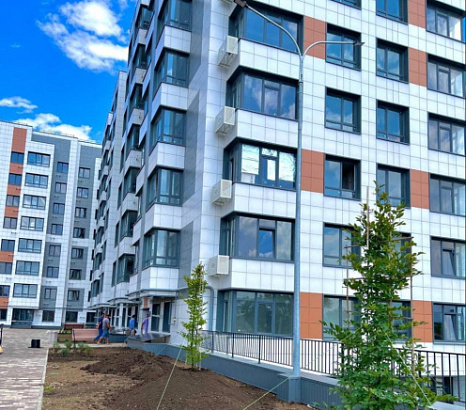 В городе Симферополе Республики Крым в рамках нацпроекта «Жилье и городская среда» в новый многоэтажный дом переедут 25 человек, проживающие в аварийном жилищном фонде