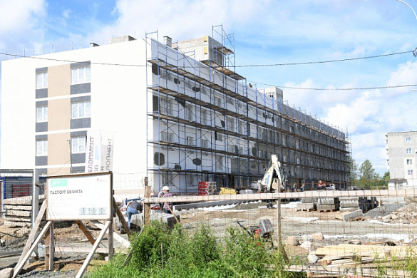 Глава Республики Карелия Артур Парфенчиков проинспектировал ход строительства многоквартирных домов, в которые переедут граждане, проживающие в аварийном жилищном фонде