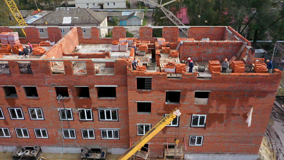 В городском поселении Ковылкино Республики Мордовия продолжается строительство многоквартирного дома, в который из аварийного жилья планируется переселить 123 человека