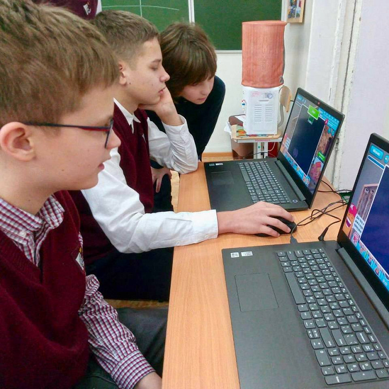 Для школьников Нижнего Тагила провели профориентационный урок на основе игры ФРТ «ЖЭКА: Дом»