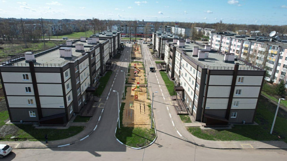 В городе Новомосковске Тульской области в рамках нацпроекта «Жилье и городская среда» 289 человек, проживавших в аварийных домах, получили ключи от новых квартир