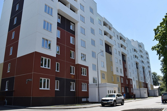 В городе Пензе введен в эксплуатацию многоквартирный дом, в который в рамках реализации национального проекта «Жилье и городская среда» переедут 170 семей, проживающих в аварийном жилищном фонде
