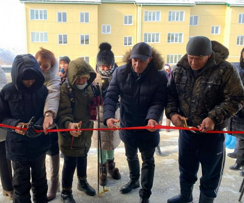 В селе Взморье Сахалинской области 85 человек, ранее проживавших в аварийных домах, признанных таковыми после 1 января 2017 года, переезжают в новые квартиры