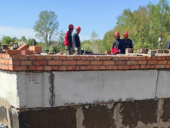 В Серышевском районе Амурской области ведется строительство многоквартирного дома, в который из аварийного жилья переедут 102 человека