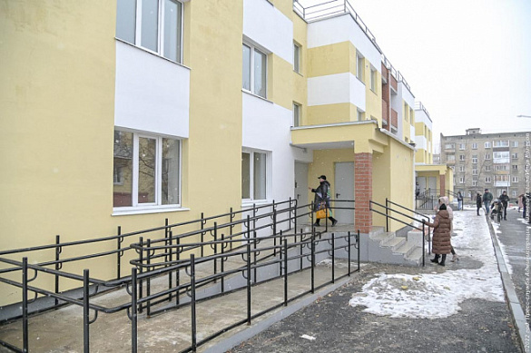 В городе Нижнем Тагиле Свердловской области 25 семей, проживавших в аварийных домах, получили ключи от новых квартир в рамках национального проекта «Жилье и городская среда»