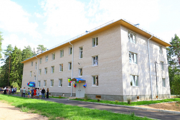 В рабочем поселке Любытино Новгородской области 45 человек, проживавших в аварийном жилье, переезжают в новый многоквартирный дом