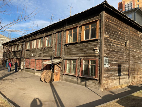 В городе Красноярске ведется работа по сносу расселенных аварийных домов
