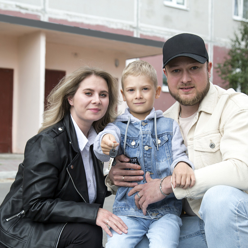 Более 353 тыс. семей переехали из аварийных домов в новое жилье с 2019 года