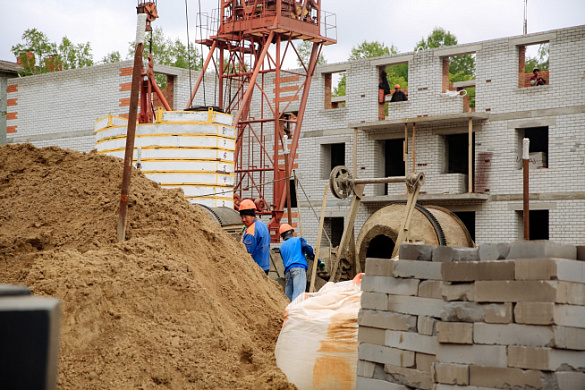 В поселке городского типа Новобурейский Амурской области продолжается строительство многоквартирного дома, в который из аварийного жилья переедут 59 семей