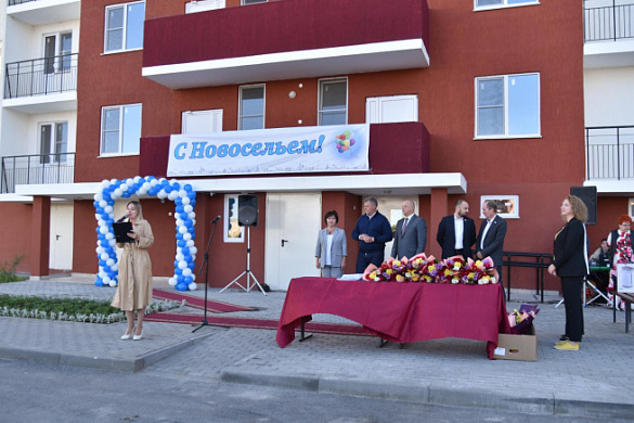 В городе Астрахани в новый многоквартирный дом из аварийного жилищного фонда переезжает 621 человек