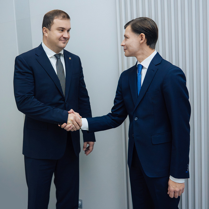 Василий Купызин обсудил с Виталием Хоценко проекты развития Омской области