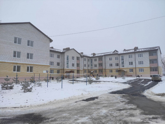 В городе Элисте Республики Калмыкия 44 семьи, проживавшие в аварийном жилье, получили ключи от новых квартир