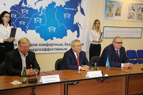 Фонд содействия реформированию ЖКХ подписал дополнительные соглашения к договору о предоставлении и использовании финансовой поддержки на реализацию программы переселения граждан из аварийного жилищного фонда с Правительством Республики Саха (Якутия) и Пр
