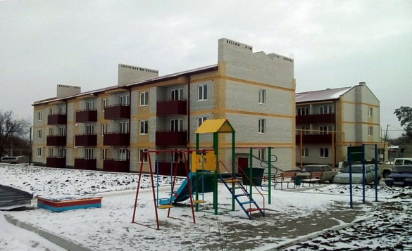 В городе Донецке Ростовской области 19 семей получили ключи от новых квартир в рамках реализации программы по переселению граждан из аварийного жилищного фонда