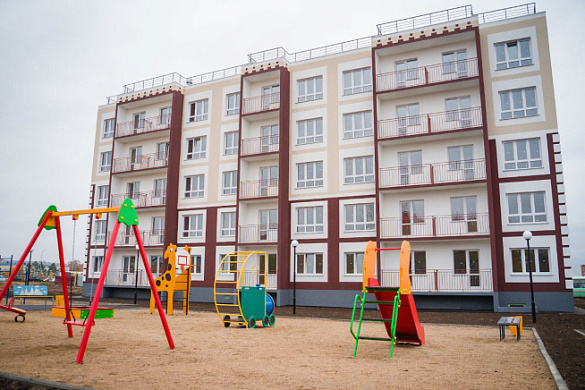 В городе Юрге Кемеровской области - Кузбассе в рамках национального проекта «Жилье и городская среда» 35 семей, проживавших в аварийных домах, получили ключи от новых квартир 