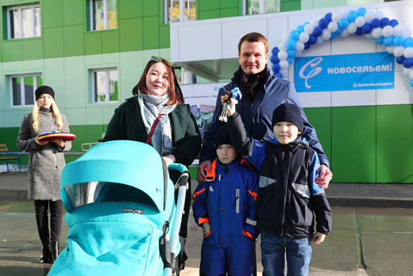 В Надымском районе Ямало-Ненецкого автономного округа в рамках национального проекта «Жилье и городская среда» 12 семей, ранее проживавших в аварийном жилищном фонде, получили новые квартиры
