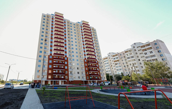 В городе Астрахани в рамках национального проекта «Жилье и городская среда» более 300 человек переедут из аварийного жилищного фонда в новый многоквартирный дом