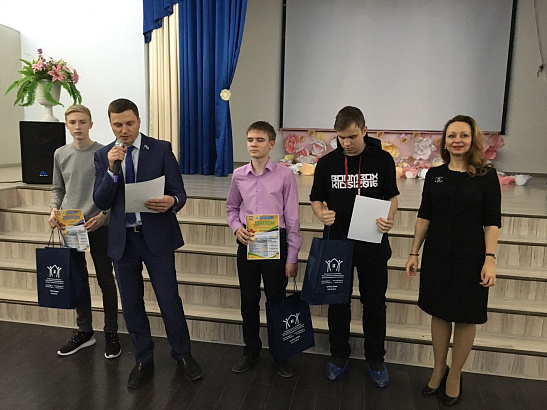 В городе Петропавловске-Камчатском в рамках профориентационных мероприятий по тематике ЖКХ среди молодежи Камчатского края состоялся финальный тур чемпионата по обучающей компьютерной игре «ЖЭКА»