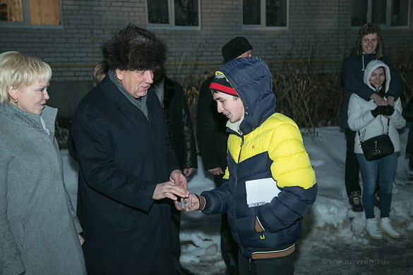 В Новгородской области до конца 2016 года ключи от новых квартир в рамках реализации программы по переселению граждан из аварийного жилищного фонда получат 375 человек