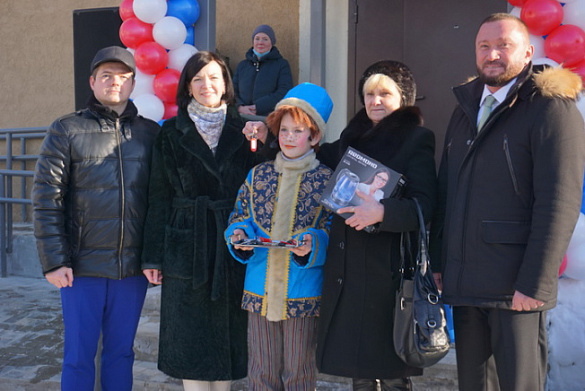 В городе Коврове Владимирской области ключи от квартир в новом доме получили первые 5 семей, проживавшие в аварийном жилье