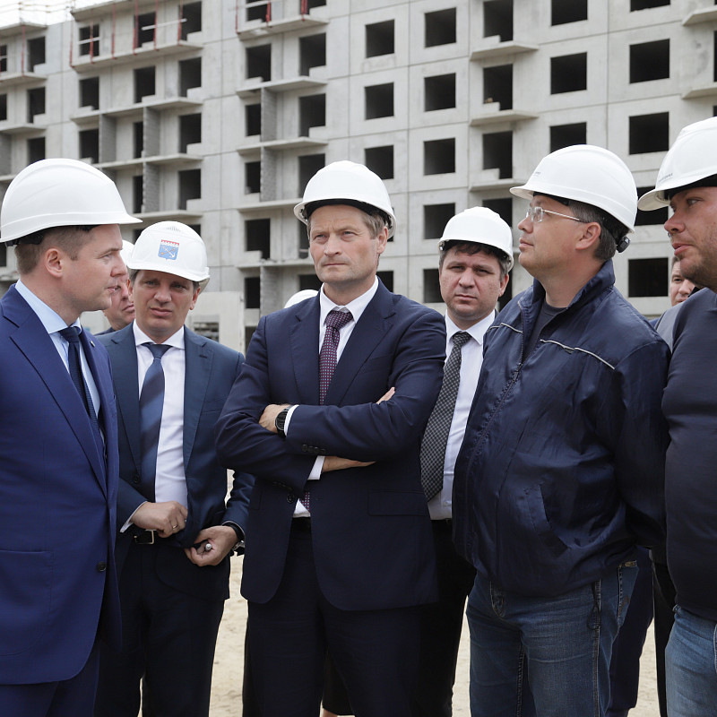 Константин Тимофеев проверил темпы строительства проблемных объектов в Ленинградской области