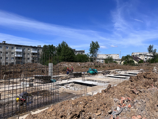 В городе Губахе Пермского края ведется строительство домов для переселения граждан из аварийного жилищного фонда в рамках нацпроекта «Жилье и городская среда» 