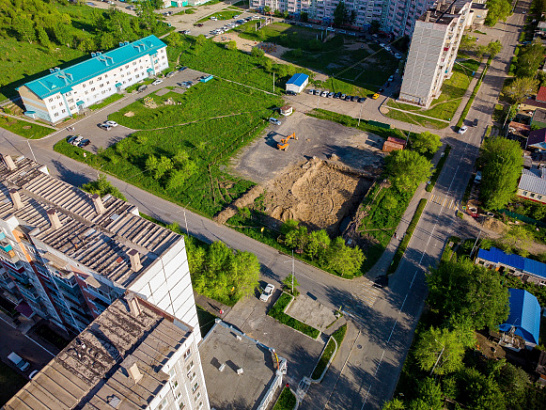 В городе Комсомольске-на-Амуре Хабаровского края в рамках национального проекта началось строительство многоквартирного дома, в который из аварийного жилья планируется переселить 119 граждан 