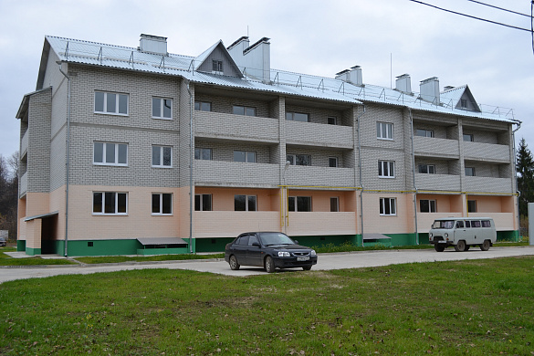 В городе Кирове Калужской области 38 человек стали новоселами по программе переселения граждан из аварийного жилья