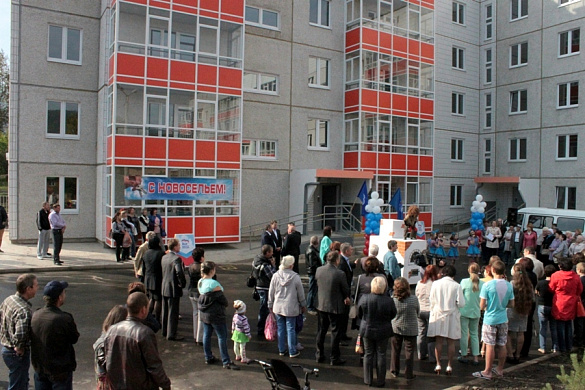 В городе Дивногорске Красноярского края 75 семей получили новые квартиры в рамках реализации программы по переселению граждан из аварийного жилищного фонда
