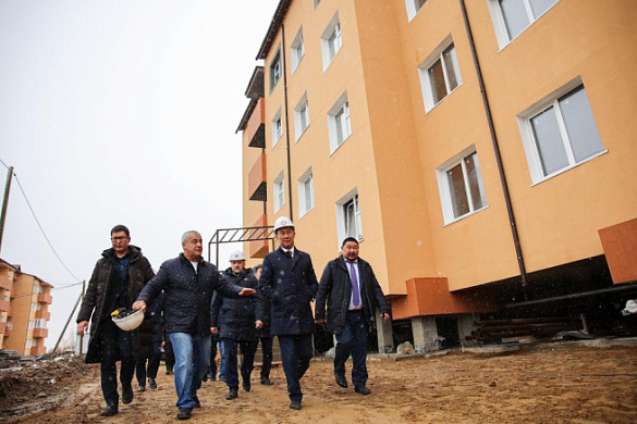 В городе Олекминске Республики Саха (Якутия) завершается строительство многоквартирного дома, в который из аварийного жилья переедут 38 семей