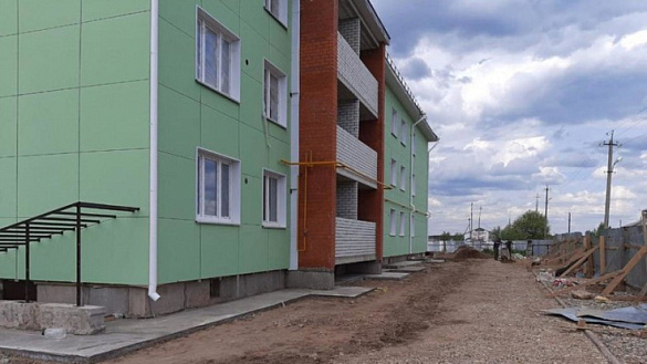 В городе Каргополе Архангельской области ведется строительство многоквартирного дома, в который из аварийного жилья в этом году переедут 94 человека