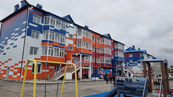В городе Томмоте Республики Саха (Якутия) 30 семей получили новые квартиры по программе переселения граждан из аварийного жилья