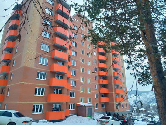 В городе Дивногорске Красноярского края 178 граждан, проживающих в аварийных домах, получили ключи от новых квартир в рамках национального проекта «Жилье и городская среда»