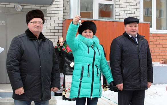 В городе Канаш Чувашской Республики 18 человек получили ключи от новых квартир по программе переселения граждан из аварийного жилья