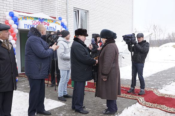 В городе Льгове Курской области 12 семей получили ключи от новых квартир в рамках реализации программы по переселению граждан из аварийного жилищного фонда
