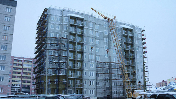 В городе Архангельске ведется строительство двух многоквартирных домов, в которые в рамках национального проекта «Жилье и городская среда» из аварийного жилищного фонда переедут 904 человека