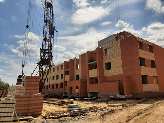 В городе Йошкар-Оле Республики Марий Эл продолжается строительство многоквартирного дома, в который до конца 2022 года переедут 374 человека