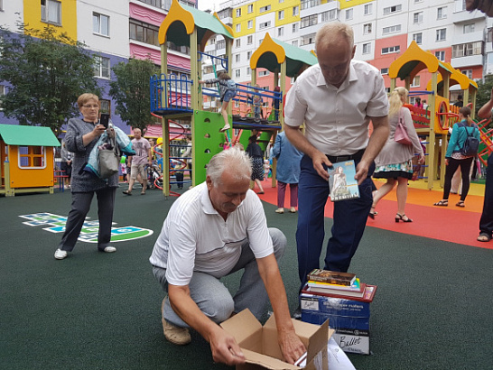В городе Нижнем Новгороде вручили комплекты книг для создания обменного книжного фонда в «Доме образцового содержания»