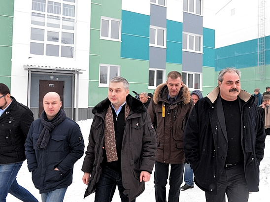 В городе Мурманске Мурманской области введены в эксплуатацию четыре многоквартирных дома, в которые переедут  285 человек из аварийного жилья