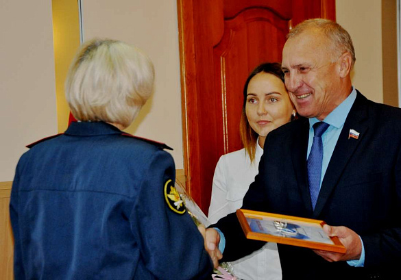 В городе Уссурийске Приморского края 6 семей получили ключи от новых квартир в рамках реализации программы по переселению граждан из аварийного жилищного фонда